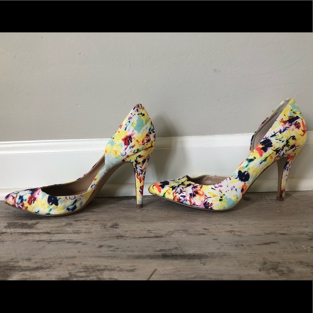 Vince Camuto Floral Heel - Picture 5 of 5